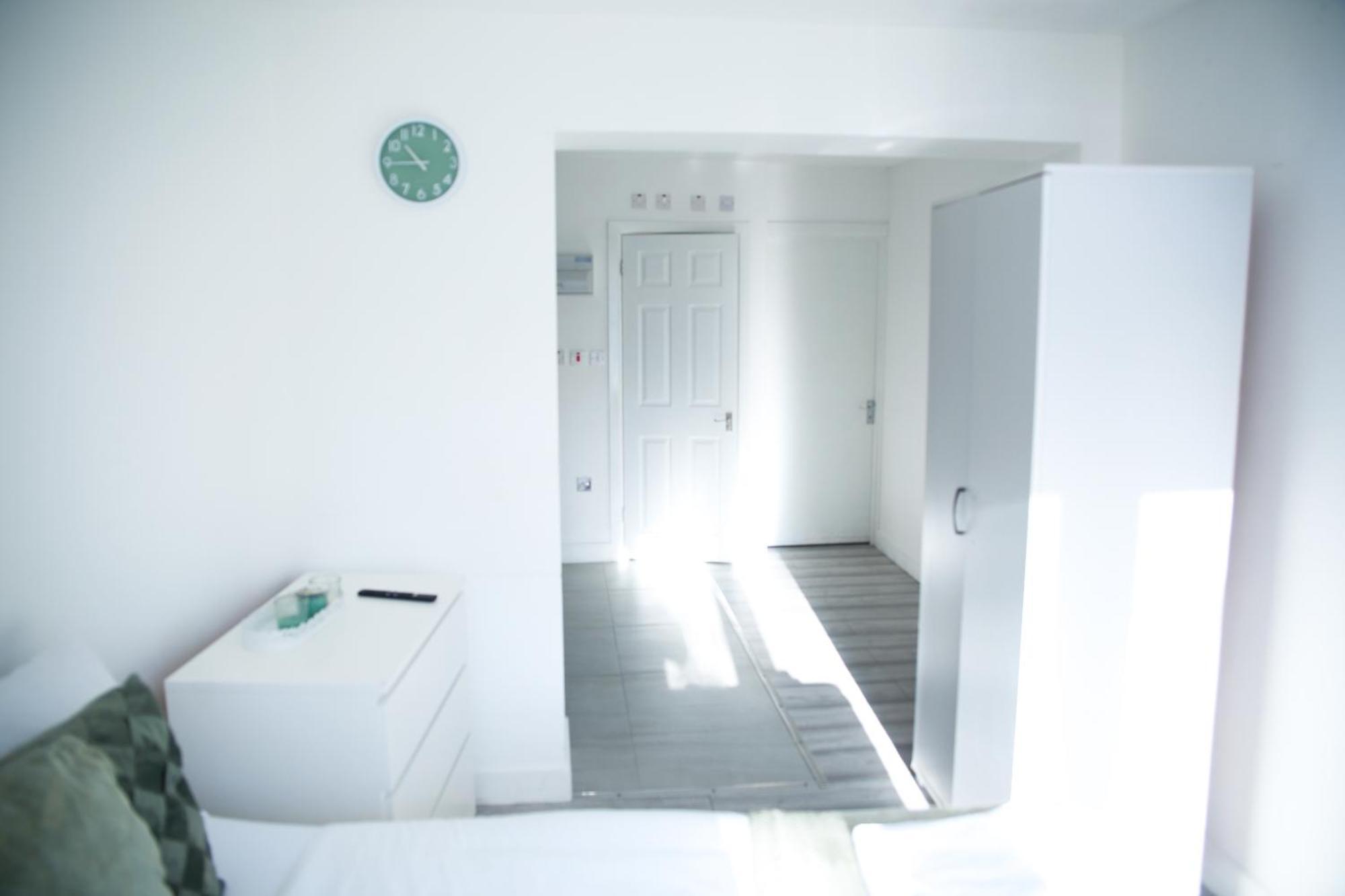 Central Harrow Cozy Apartment With Free Parking Harrow on the Hill Room photo