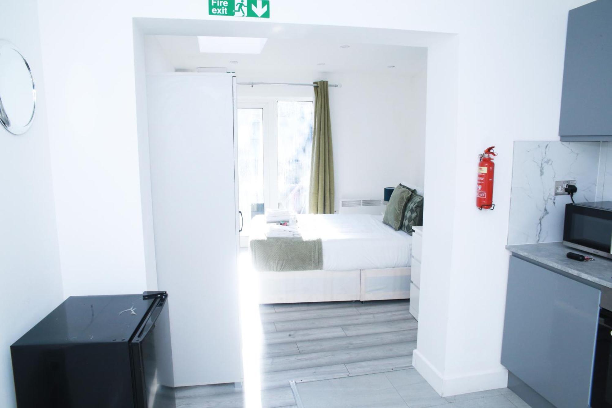 Central Harrow Cozy Apartment With Free Parking Harrow on the Hill Exterior photo