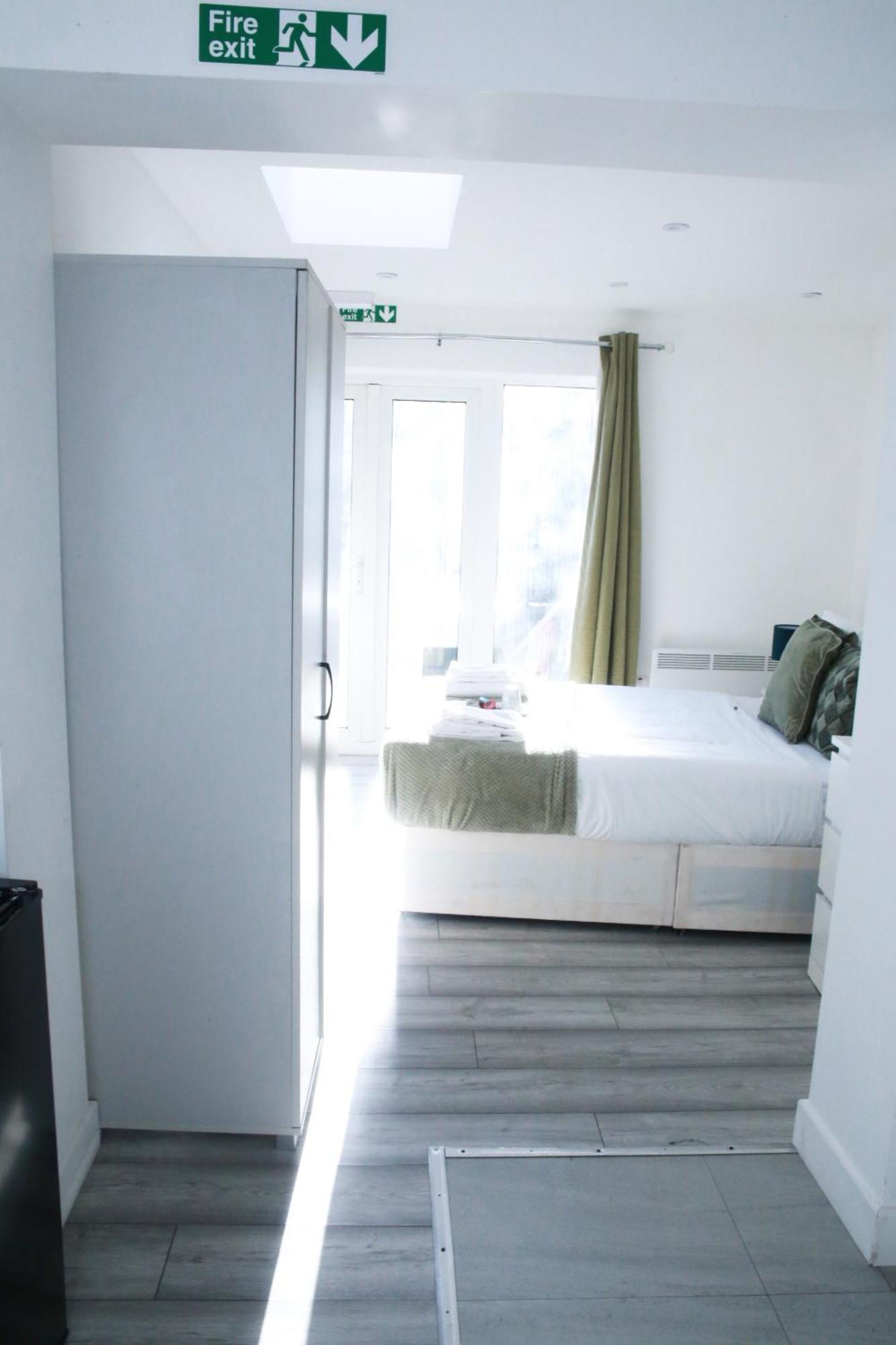 Central Harrow Cozy Apartment With Free Parking Harrow on the Hill Exterior photo